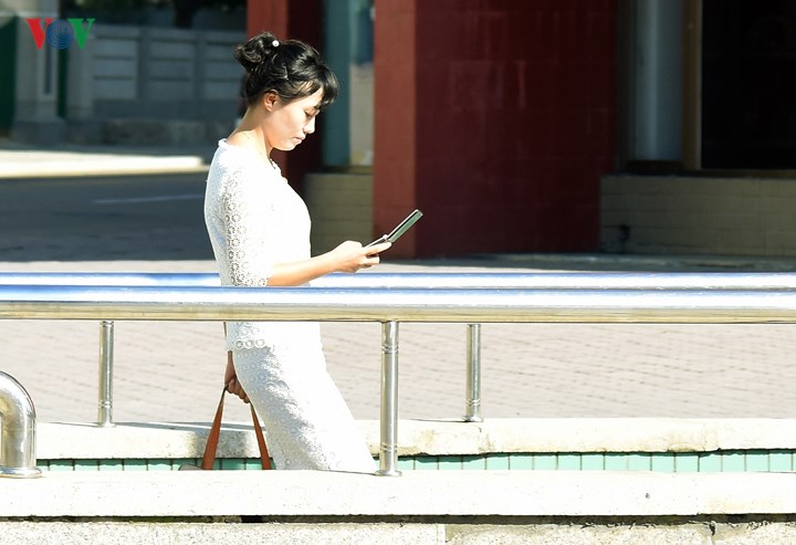 Vẻ đẹp yêu kiều của phụ nữ Triều Tiên trên đường phố Bình Nhưỡng