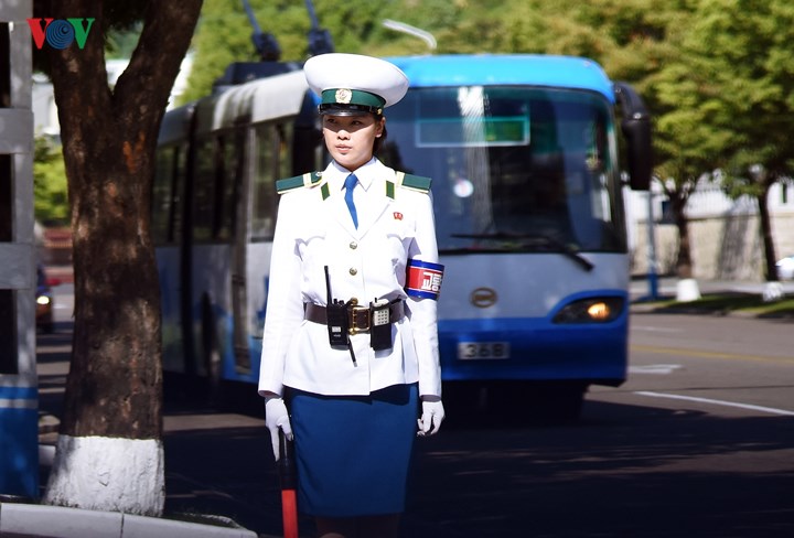 Vẻ đẹp yêu kiều của phụ nữ Triều Tiên trên đường phố Bình Nhưỡng