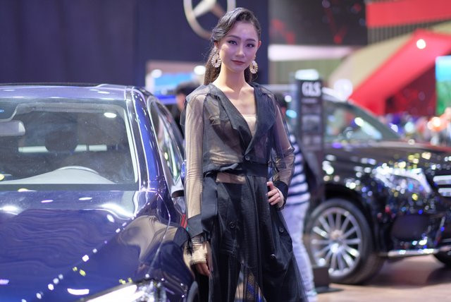 Dàn người mẫu thu hút ở Vietnam Motor Show 2018