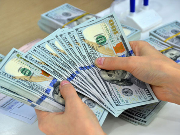 Đổi 100 USD bị phạt 90 triệu, đẩy rủi ro về phía số đông!