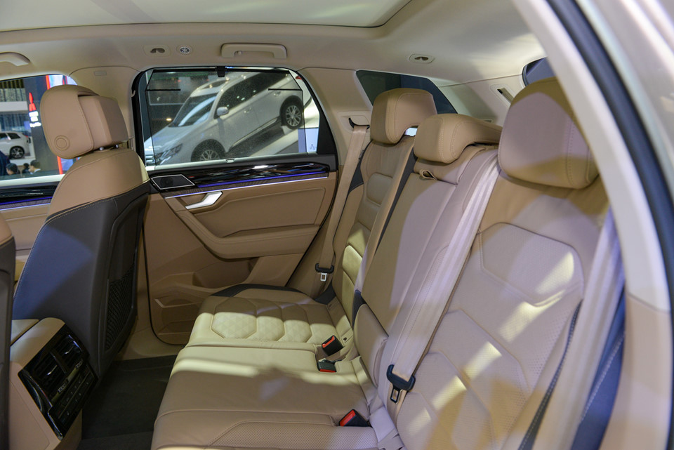 Chi tiết Volkswagen Touareg 2019 - xóa mác xe phổ thông