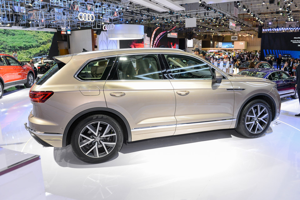 Chi tiết Volkswagen Touareg 2019 - xóa mác xe phổ thông