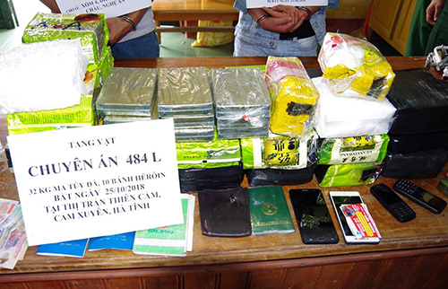 Xe khách chở 32 kg ma túy đá bị bắt ở biển Thiên Cầm