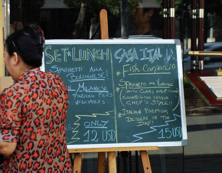 Những giao dịch ngoại tệ bị cấm nhưng vẫn phổ biến ở Việt Nam