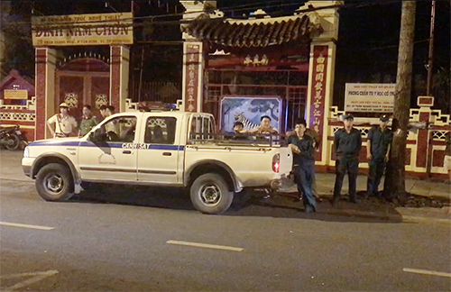 Cảnh sát bao vây nhà hàng ở Sài Gòn có tiếp viên bán dâm