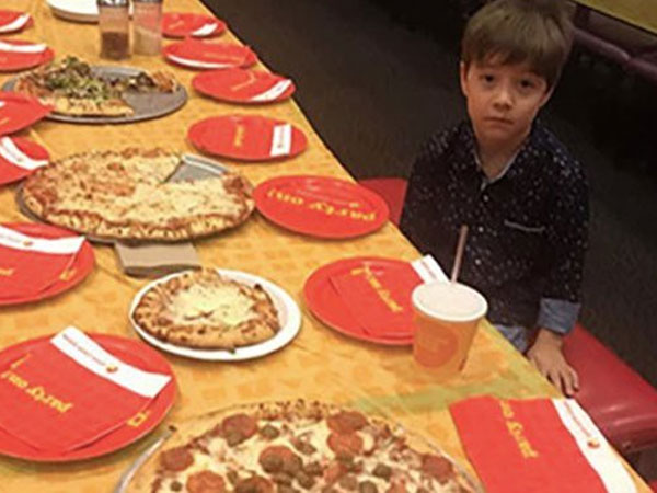 Dân mạng đòi tới sinh nhật của bé trai 6 tuổi sau khi cậu mời 32 bạn cùng lớp nhưng không ai xuất hiện