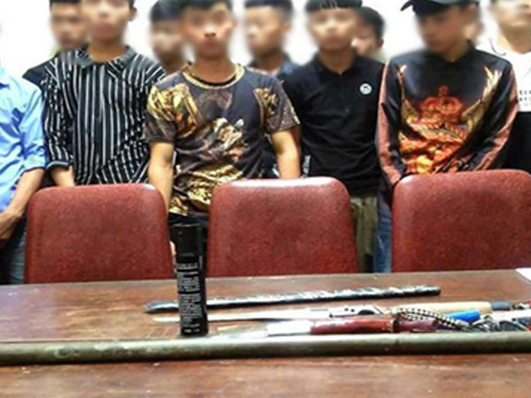 Mâu thuẫn tình cảm, 2 nhóm học sinh dàn quân hỗn chiến