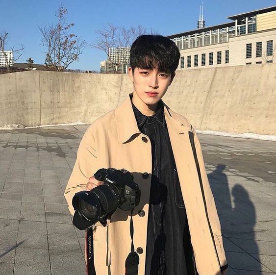 Bị bạn gái bảo không có nhiều quần áo thì khó thành công, chàng trai hờn dỗi lên mạng hỏi ý kiến