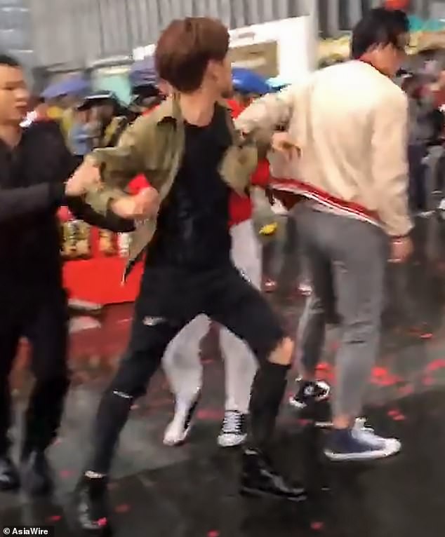 Chàng trai Trung Quốc mang Lamborghini đi cầu hôn bạn gái ngoại quốc xinh đẹp và cái kết không ai ngờ