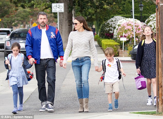 Jennifer Garner hẹn hò doanh nhân giàu có sau ly hôn Ben Affleck