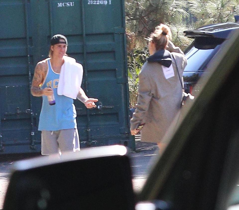 Justin Bieber cãi nhau với Hailey Baldwin giữa đường, khiến bố vợ phải vào can ngăn?