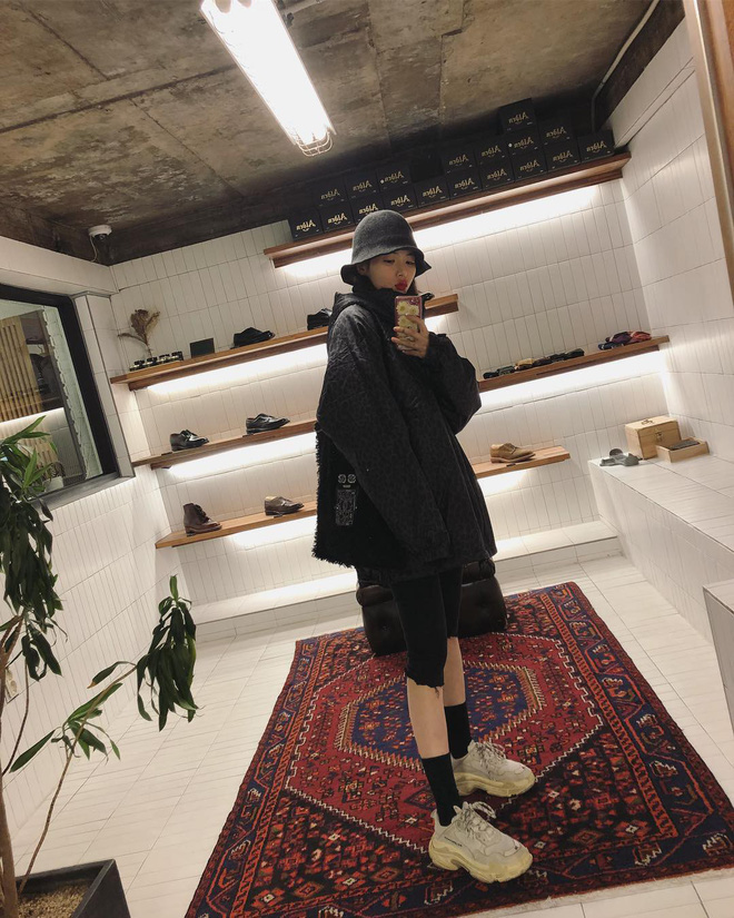 Quanh đi quẩn lại, 3 kiểu mũ unisex này vẫn là những phụ kiện được sao Hàn cưng nhất mùa thu đông năm nay