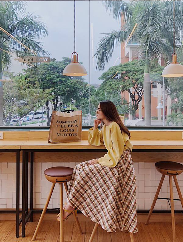 Chọn váy mùa thu đẹp như sao Việt