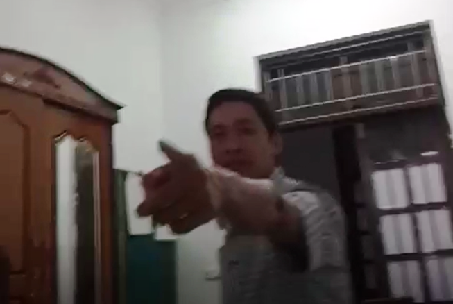 Trưởng phòng vung ghế, ném giày vào nữ đồng nghiệp tường trình gì? Trưởng phòng vung ghế, ném giày vào nữ đồng nghiệp tường trình gì?