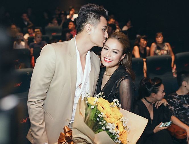 Hoàng Thùy Linh đăng tải dòng trạng thái lạ, úp mở chuyện chia tay với Vĩnh Thụy?