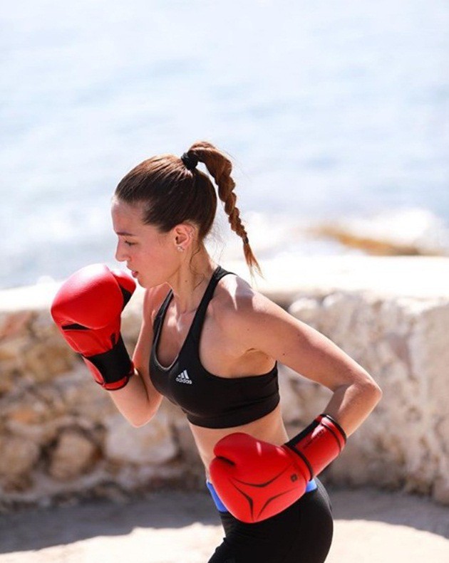 Bạn gái Bernardo Silva: Thiên thần lai nói 6 thứ tiếng, bán cả ốp điện thoại dù người yêu kiếm 120.000 bảng/tuần