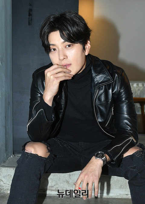 Dậy sóng vì chồng cũ đẹp trai như idol của Song Hye Kyo: U40 mà hack tuổi khó tin, mỗi tội đã có vợ được 4 năm