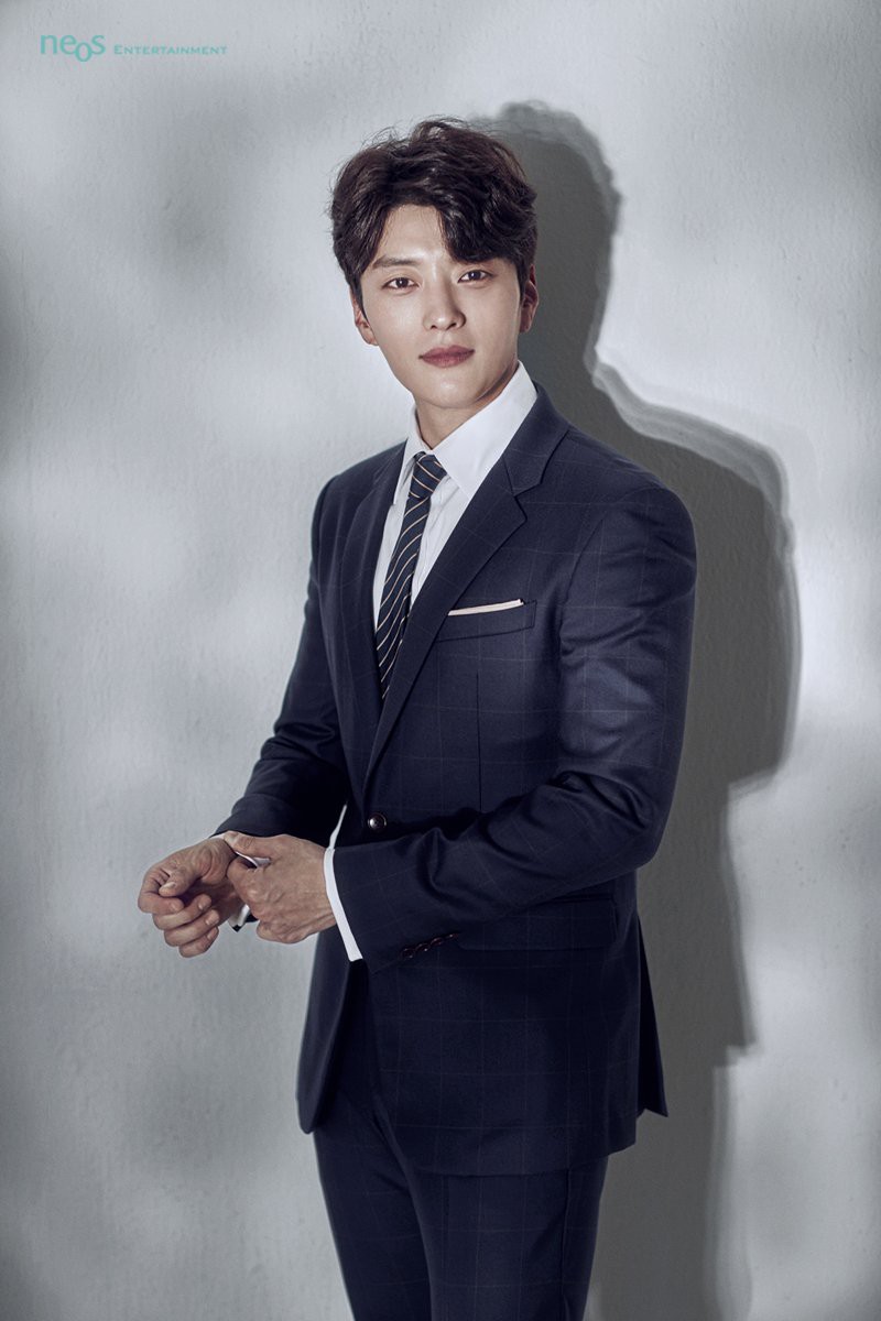 Dậy sóng vì chồng cũ đẹp trai như idol của Song Hye Kyo: U40 mà hack tuổi khó tin, mỗi tội đã có vợ được 4 năm