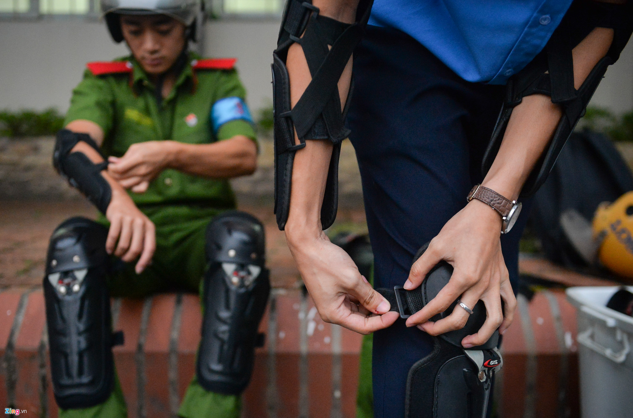 Video ảnh Nữ cảnh sát tương lai trổ tài luồn lách với xe phân khối lớn