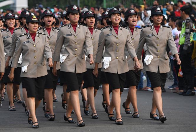 Indonesia: Nữ cảnh sát phải … còn trinh