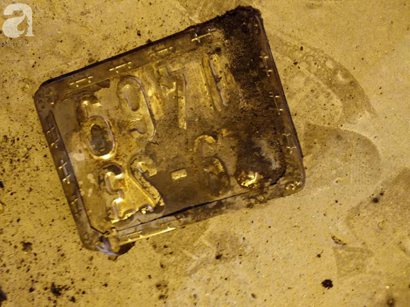 Hà Nội: Đang di chuyển trên cầu Chương Dương, xe máy bốc cháy dữ dội