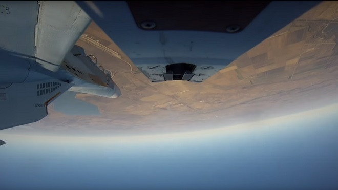 Xem chiến đấu cơ Nga lộn ngược, phóng tên lửa đáp trả đợt tấn công bất ngờ