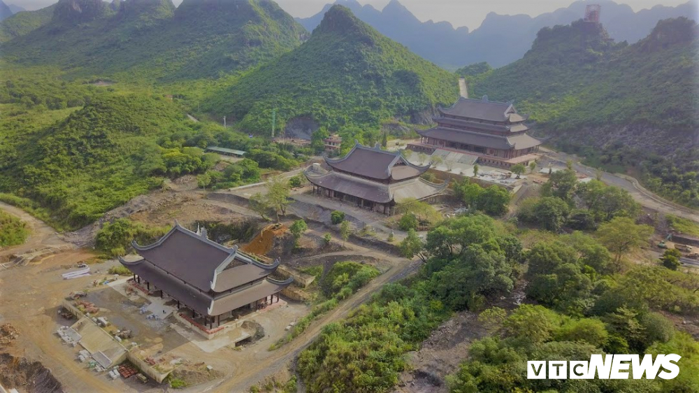 Video Ảnh: Ngắm chùa Tam Chúc sở hữu thiên thạch Mặt Trăng từ trên cao