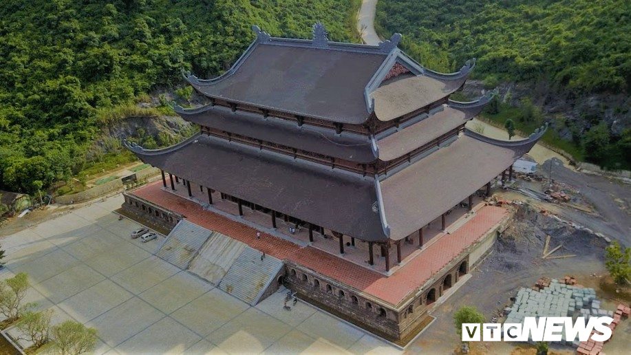 Video Ảnh: Ngắm chùa Tam Chúc sở hữu thiên thạch Mặt Trăng từ trên cao