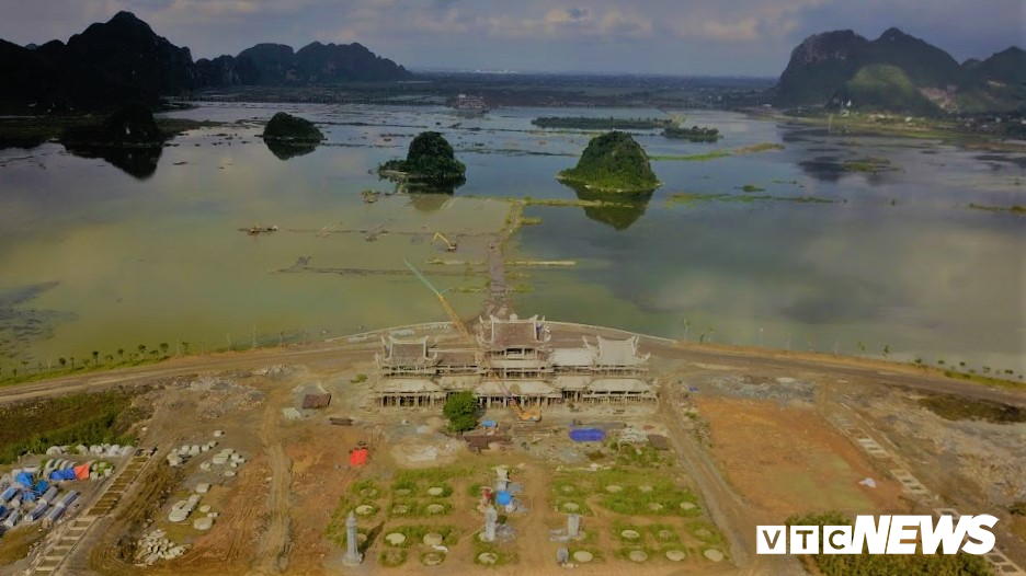 Video Ảnh: Ngắm chùa Tam Chúc sở hữu thiên thạch Mặt Trăng từ trên cao