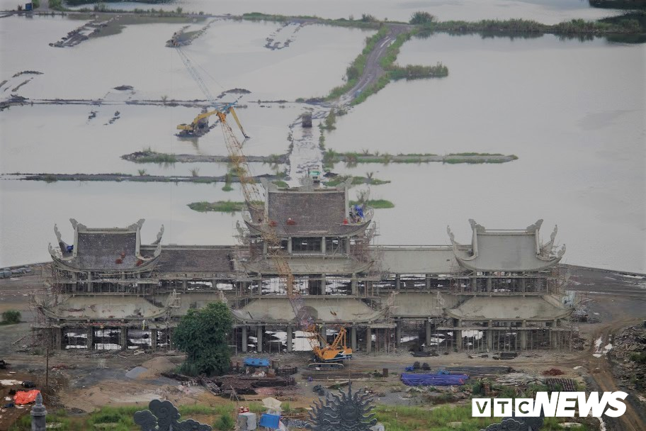 Video Ảnh: Ngắm chùa Tam Chúc sở hữu thiên thạch Mặt Trăng từ trên cao