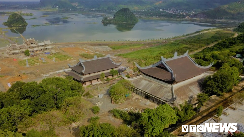 Video Ảnh: Ngắm chùa Tam Chúc sở hữu thiên thạch Mặt Trăng từ trên cao