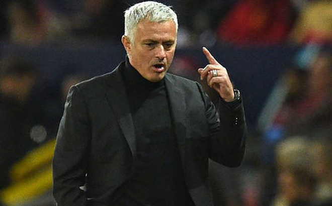 Lãnh đạo M.U gửi lời cảnh báo đanh thép tới HLV Mourinho