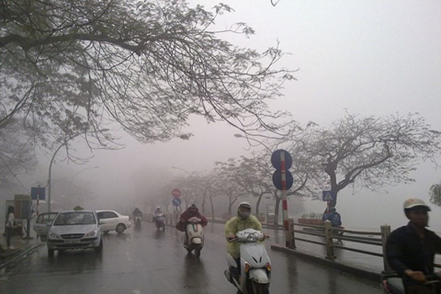 Gió mùa đông bắc sắp chạm ngõ Bắc Bộ kéo theo mưa dông diện rộng, nhiệt độ giảm sâu