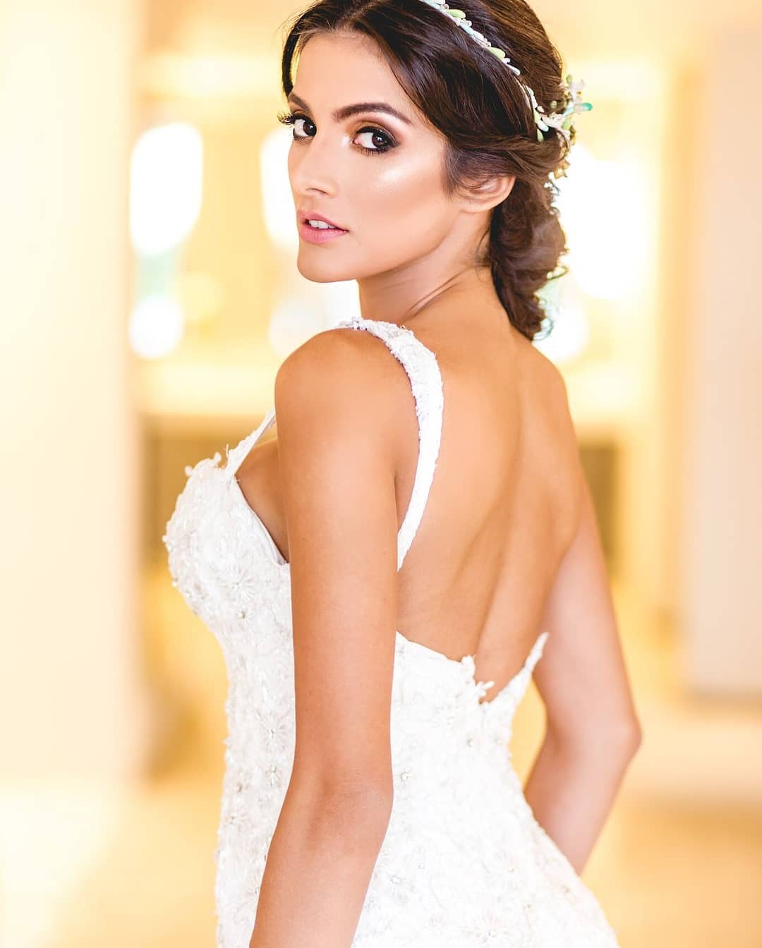 Cận cảnh vẻ đẹp mê hoặc cùng body khó tin củaTân Hoa hậu ngất xỉu phút đăng quang