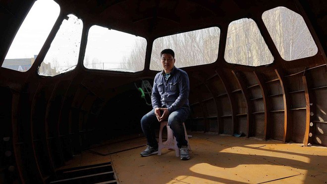 Sợ cả đời không được một lần lái máy bay, nông dân Trung Quốc tự chế riêng cho mình một chiếc