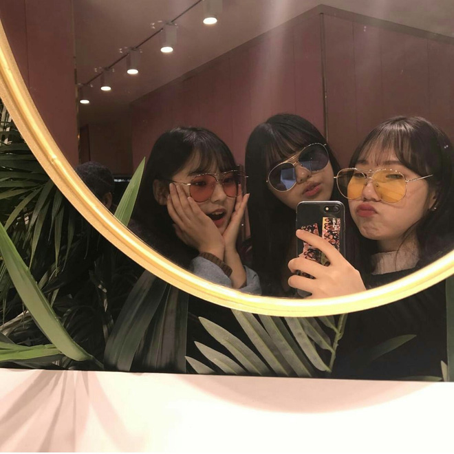 Vào Facebook người yêu cũ của bạn trai chục lần/ngày, theo sát từng hoạt động: Bạn có không?