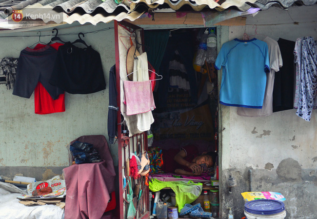 Chẳng cần đến Đài Loan, ngay Hà Nội cũng có một xóm đường tàu bình dị và đẹp đẽ không kém làng cổ Thập Phần