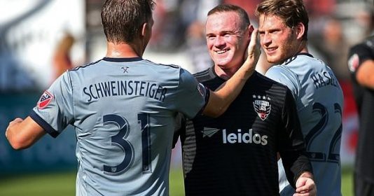 Bí mật giúp Rooney làm nên kỳ tích tại Mỹ: Gạt phăng suất VIP, chỉ làm người thường