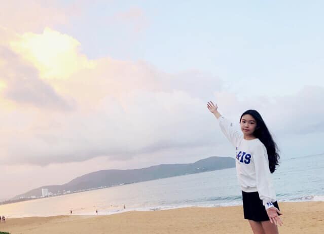 Mới ngày nào còn bụ bẫm, đáng yêu, 2 công chúa nhà Quyền Linh giờ đây đã lớn và sở hữu chiều cao vượt trội