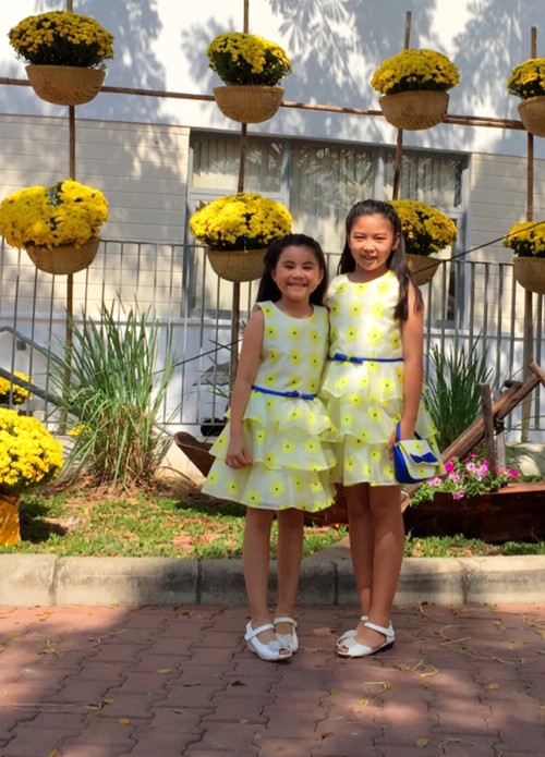 Mới ngày nào còn bụ bẫm, đáng yêu, 2 công chúa nhà Quyền Linh giờ đây đã lớn và sở hữu chiều cao vượt trội