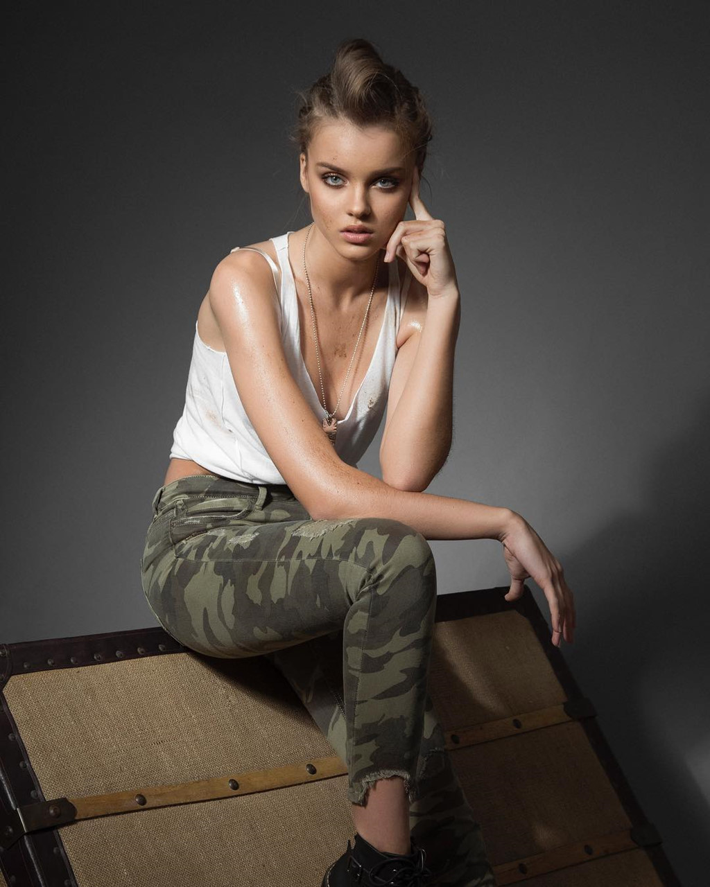 4 hot girl chưa qua 18 tuổi đã kiếm bộn tiền với thân hình nóng bỏng