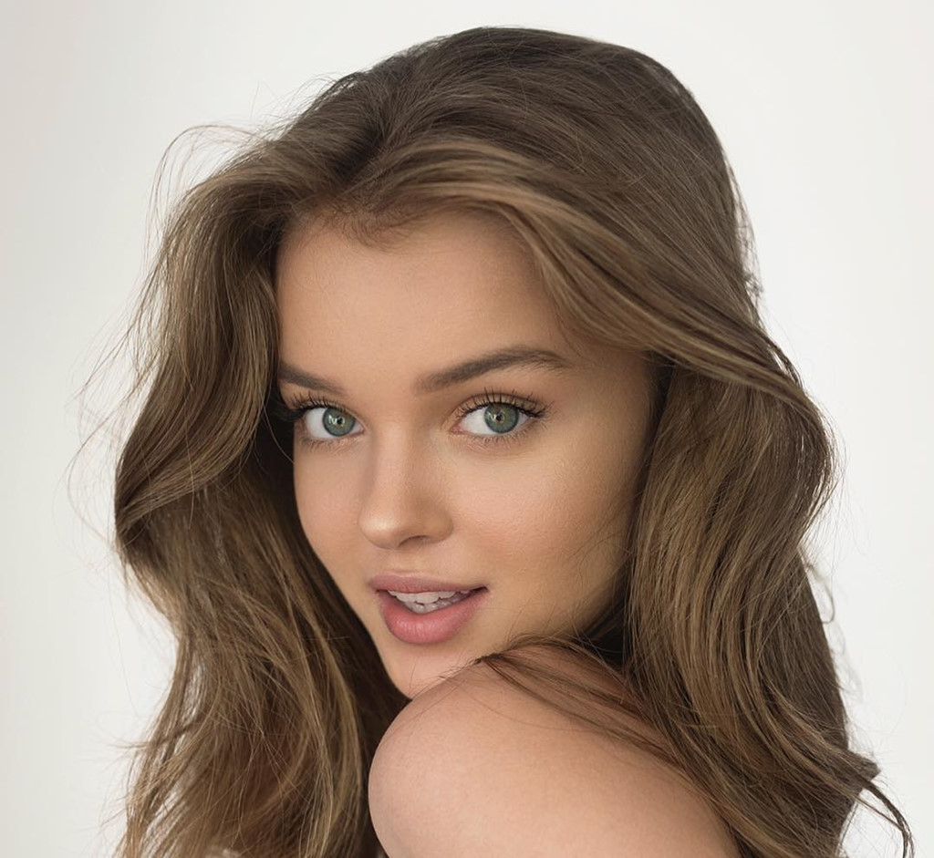 4 hot girl chưa qua 18 tuổi đã kiếm bộn tiền với thân hình nóng bỏng