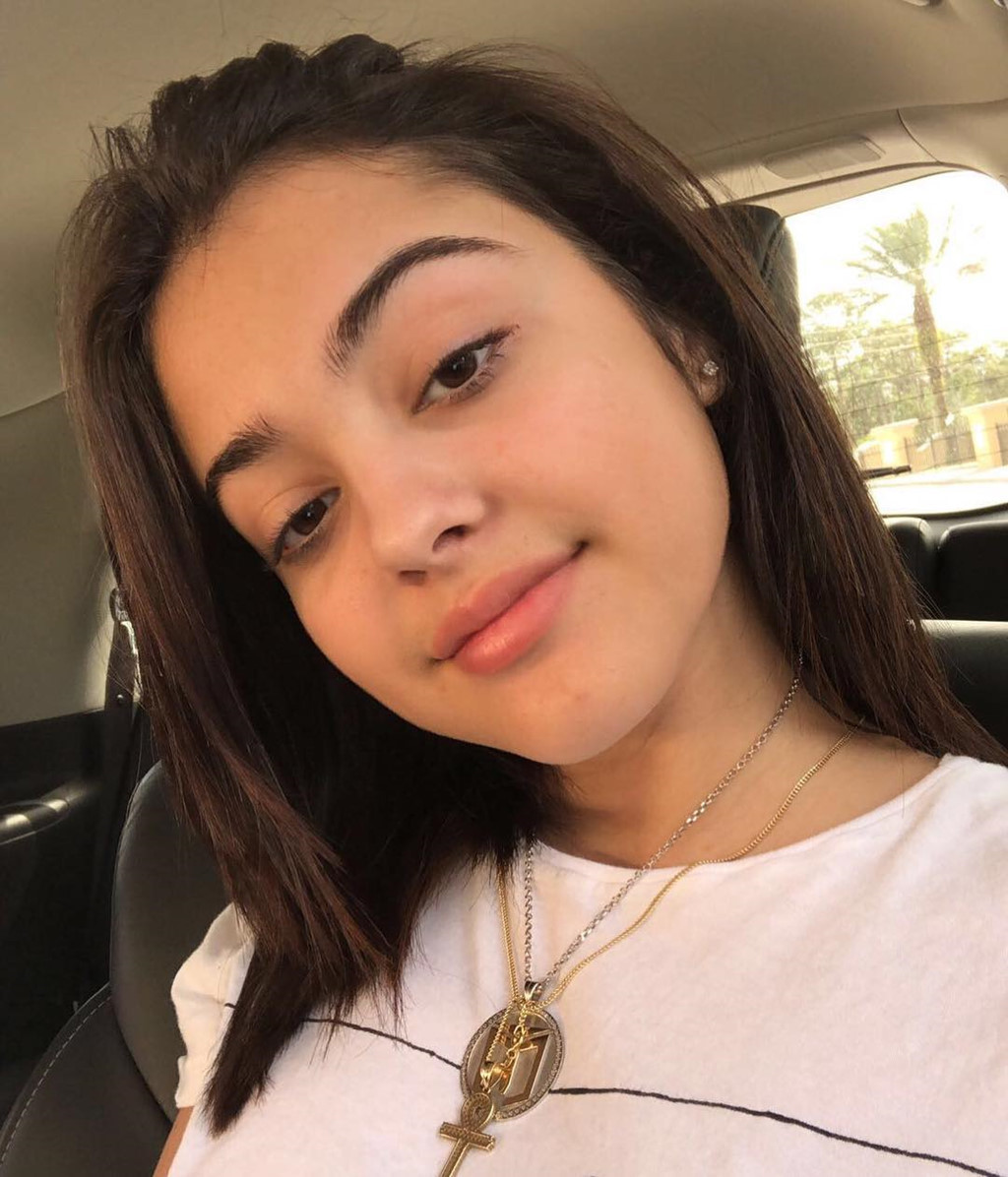 4 hot girl chưa qua 18 tuổi đã kiếm bộn tiền với thân hình nóng bỏng