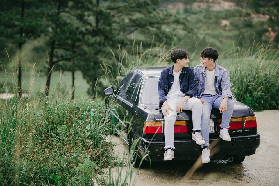 Khi trai đẹp yêu nhau: Đi 10km dưới mưa đến nhà xin lỗi, ôm cái cho hết giận rồi về!