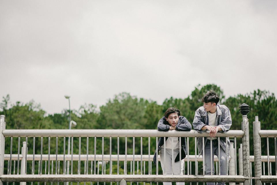 Khi trai đẹp yêu nhau: Đi 10km dưới mưa đến nhà xin lỗi, ôm cái cho hết giận rồi về!