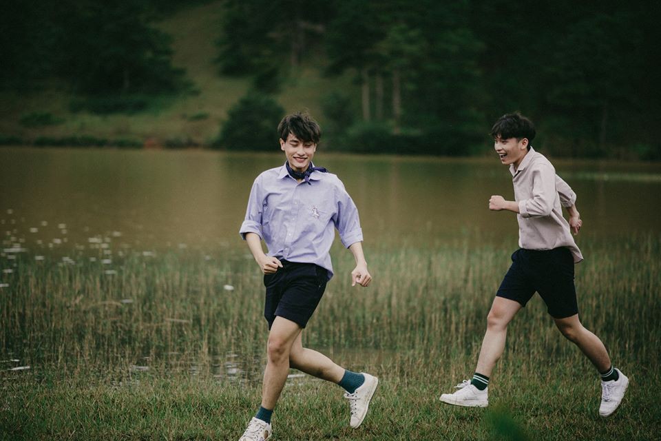 Khi trai đẹp yêu nhau: Đi 10km dưới mưa đến nhà xin lỗi, ôm cái cho hết giận rồi về!