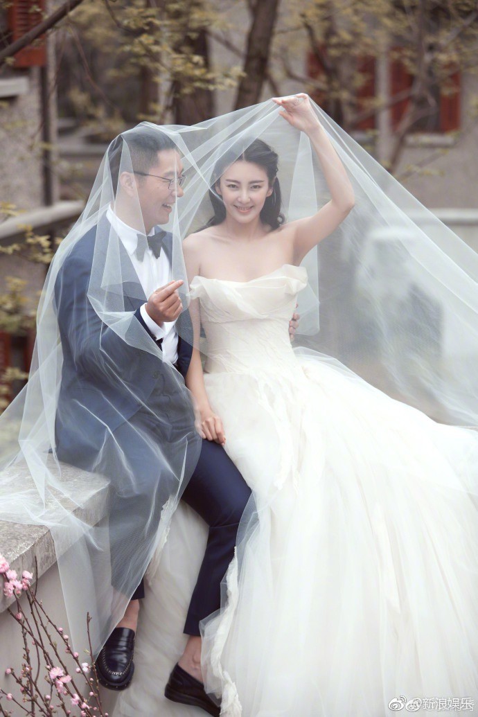 Người đẹp Mỹ nhân ngư dùng dao đâm chồng bị tố làm kẻ thứ 3 trơ trẽn, phá hoại gia đình người khác