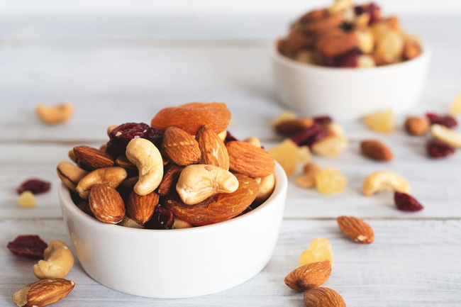 Muốn trẻ trung hơn tuổi thật, hãy bổ sung ngay những thực phẩm này vào thực đơn của bạn