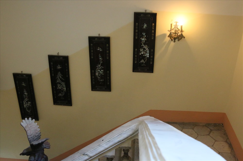 Dàn nội thất trong nhà Công tử Bạc Liêu đắt tiền cỡ nào?