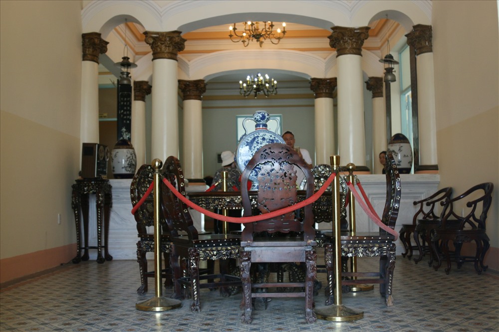 Dàn nội thất trong nhà Công tử Bạc Liêu đắt tiền cỡ nào?